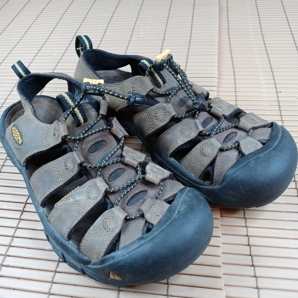 Keen SM 0608 Leather Waterproof Sandals Shoes Hiking Walking men's Sz 8.5 .  59.